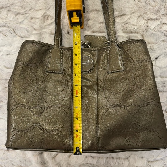 Coach Signature Stitch Patent Leather, Olive Green, 3 Section KISS Lock Purse - Picture 15 of 16